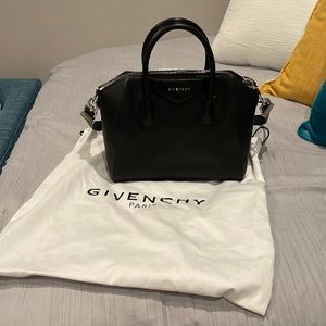 GIVENCHY MEDIUM Antigona Bag